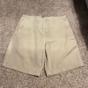 Men’s khaki shorts